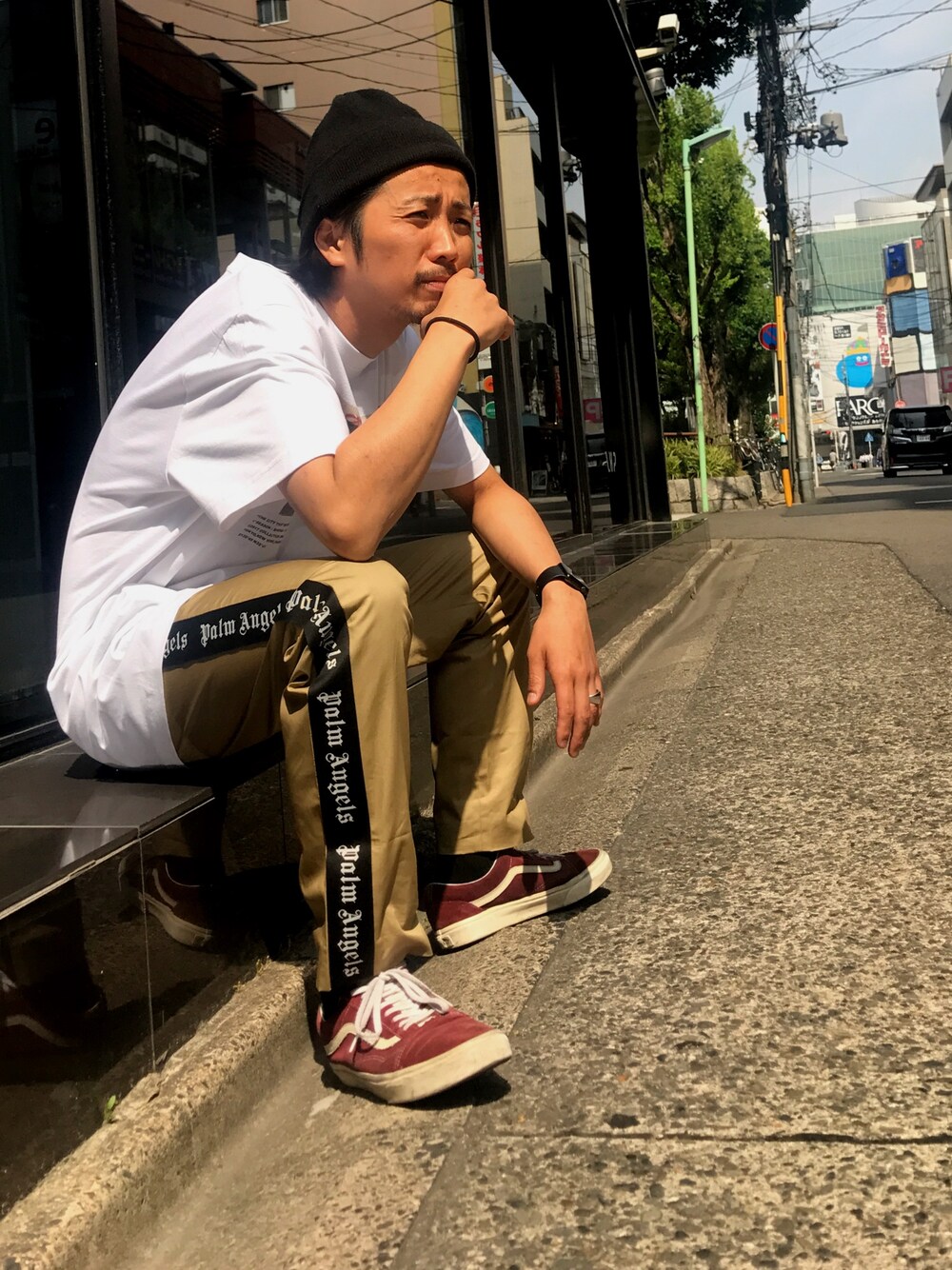 「PALM ANGELS、チノパン、VANS、oldskool、ストリート、ストリートMIX」｜「Palm Angelsのアイテム（チノパンツ、ベージュ系）」を使った、相川直輝さん（メンズ・172cm）の夏コーディネートの1枚目の写真
