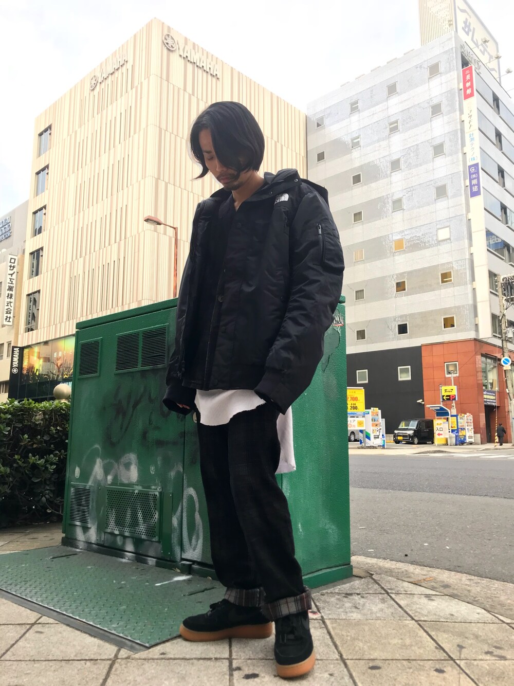 「sacai、THE NORTH FACE、TONSURE、sulvam、シンプルコーデ、冬」｜「Sacaiのアイテム（MA-1、ブラック系）」を使った、相川直輝さん（メンズ・172cm）の秋コーディネートの1枚目の写真