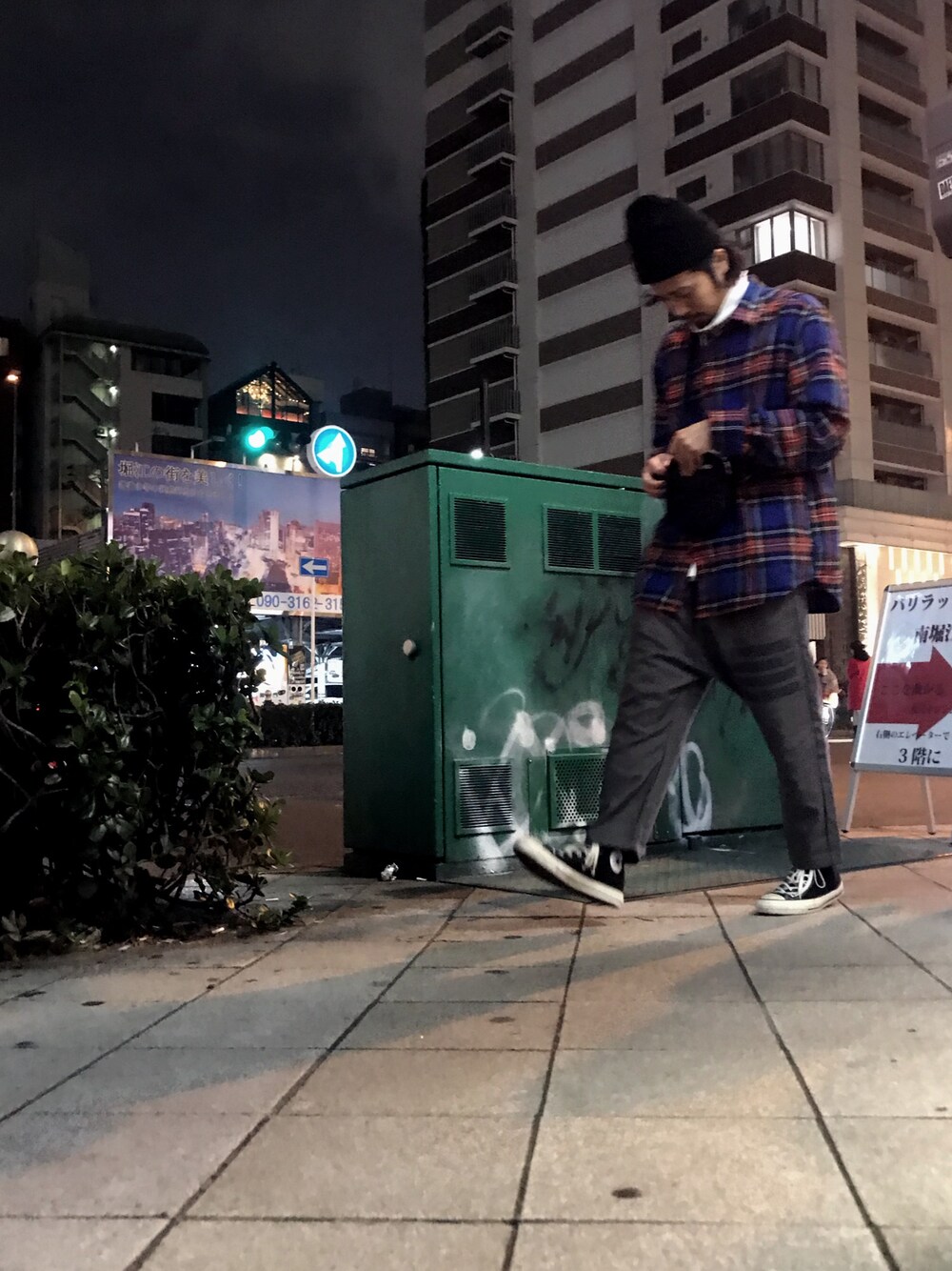 「J.W.anderson、J.W.anderson×UNIQLO、LHP、LHP大阪、WHITELAND BLACKBURN、ニット帽、コンバース」｜「vier antwerpのアイテム（ニットキャップ/ビーニー、ブラック系）」を使った、相川直輝さん（メンズ・172cm）の秋コーディネートの1枚目の写真