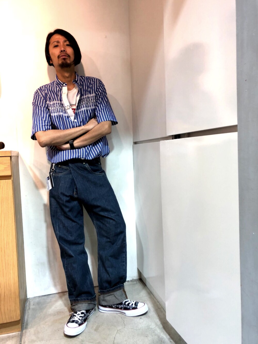 「JWANDERSON、sacai、vaquera、半袖シャツ、夏コーデ、キレイめ」｜「JW Andersonのアイテム（Tシャツ/カットソー、ホワイト系）」を使った、相川直輝さん（メンズ・172cm）の夏コーディネートの1枚目の写真