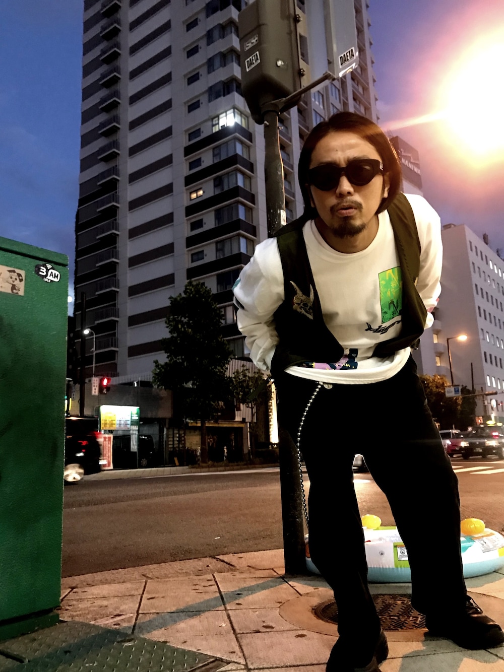 「LHP、ウォレットチェーン、ヤンキー、INARI、LHP大阪、flagstuff、おなかぴーぴー、HOKAONEONE」｜「INARIのアイテム（サングラス、ブラック系）」を使った、相川直輝さん（メンズ・172cm）の夏コーディネートの1枚目の写真