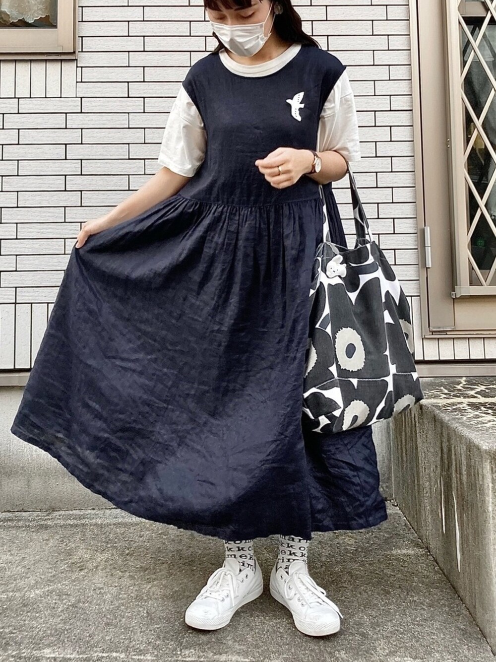 「低身長、夏コーデ、シンプル、シンプルコーデ、モノトーンコーデ、ワンピース、リネン、テレデラン、marimekko」｜「marimekkoのアイテム（トートバッグ、ブラック系）」を使った、はせべさん（レディース・154cm）の夏コーディネートの1枚目の写真