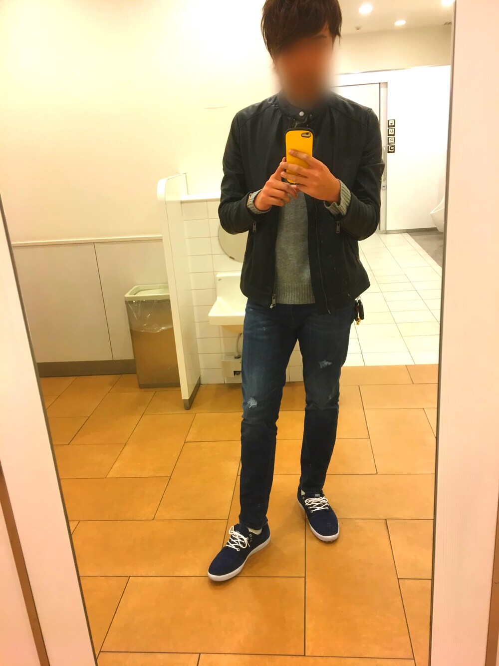 「ライダース、シングルライダース、デート、ラフ、ダニエルウェリントン、ZARA、プチプラ、UNIQLO」｜「ZARAのアイテム（ライダースジャケット、ブラック系）」を使った、ともちぇるさん（メンズ・182cm）の春コーディネートの1枚目の写真