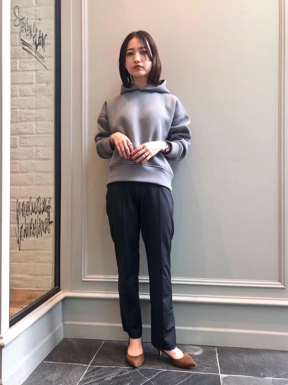 「BEAUTY&YOUTH UNITED ARROWSのBY∴ ダンボールフードプルオーバー -ウォッシャブル-（パーカー、グレー系）」を使った、先原（sakihara）さん（レディース・155cm）の秋コーディネートの1枚目の写真