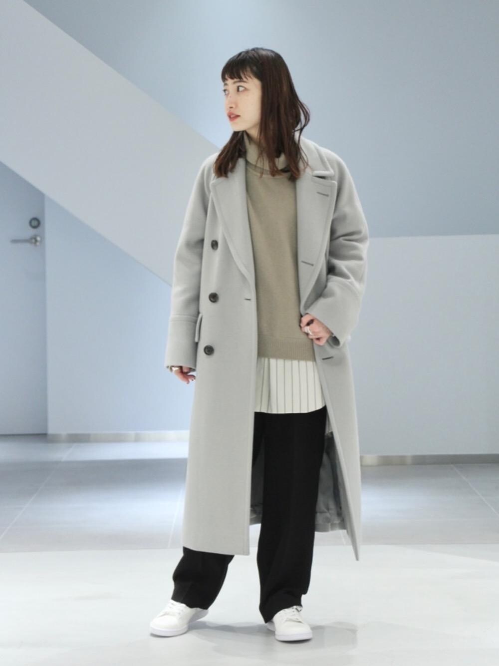 「スニーカー、トレンド、リラックス、シャツ/ブラウス、RECOMMEND  ITEM STYLING、WIDE SILHOUETTE STYLE、ベーシック/トラッド、ニット/セーター、ぱんつ、あうたー」｜「BEAUTY&YOUTH UNITED ARROWSのBY ダブルクロスタックワイドテーパードパンツ -ウォッシャブル- ∴（その他パンツ、ブラック系）」を使った、先原（sakihara）さん（レディース・155cm）の秋コーディネートの1枚目の写真