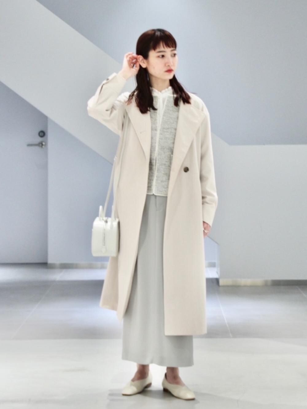 「ジャケット、スカート、シューズ、フェミニン、シャツ/ブラウス、RECOMMEND  ITEM STYLING、SPRING OUTER STYLE、👟バッグ、フォーマル/セレモニー、あうたー」｜「BEAUTY&YOUTH UNITED ARROWSのBY Vカットステッチフラットシューズ ∴（パンプス、ホワイト系）」を使った、先原（sakihara）さん（レディース・155cm）の冬コーディネートの1枚目の写真