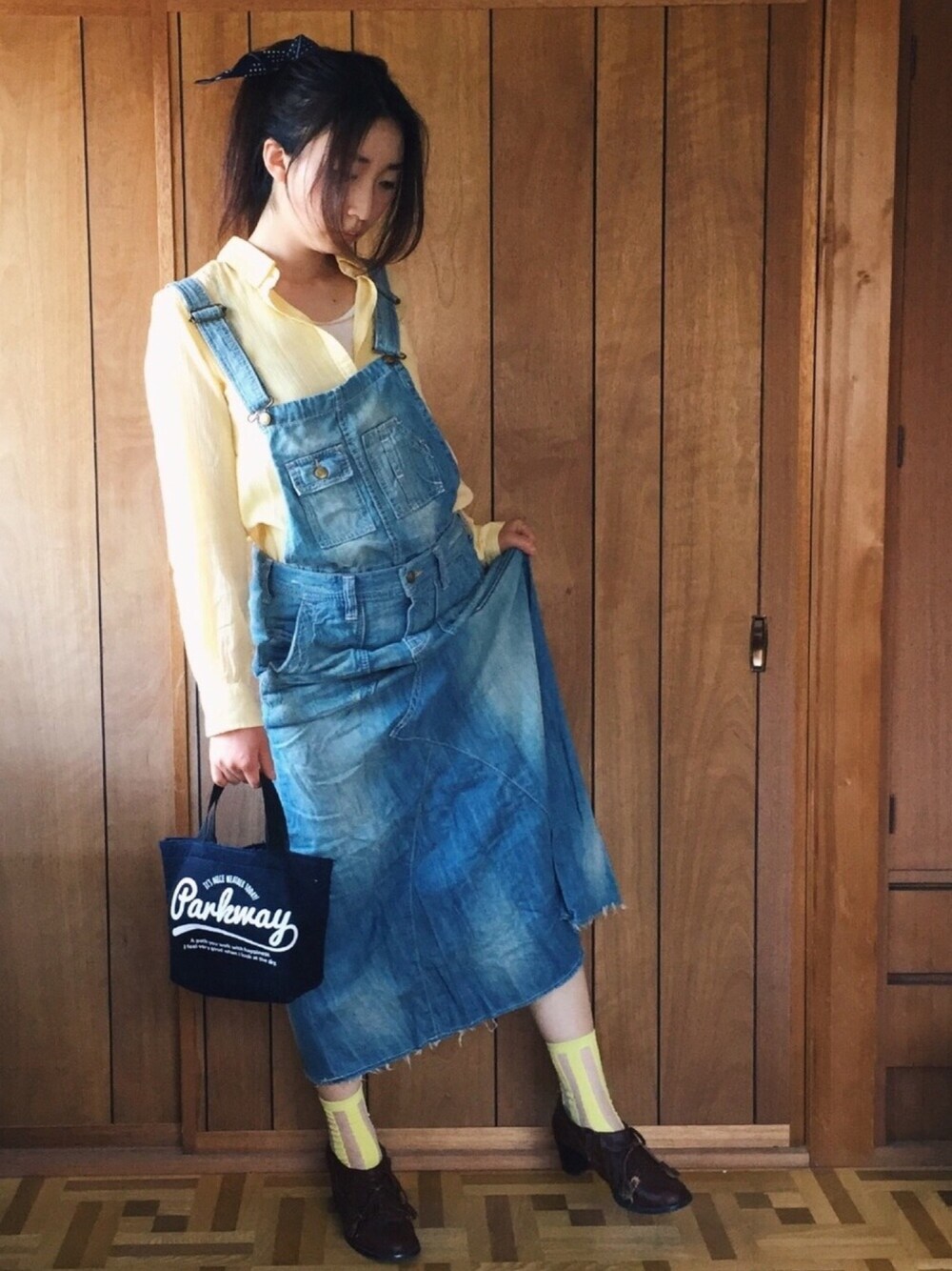 「ベルイエロー、大人カジュアル、シンプルコーデ、denim、シャツスタイル、春コーデ、美女と野獣キャンペーン」｜「coenのコットンボイルブラウス（シャツ/ブラウス、イエロー系）」を使った、TARÖSUKEさん（レディース・161cm）の春コーディネートの1枚目の写真