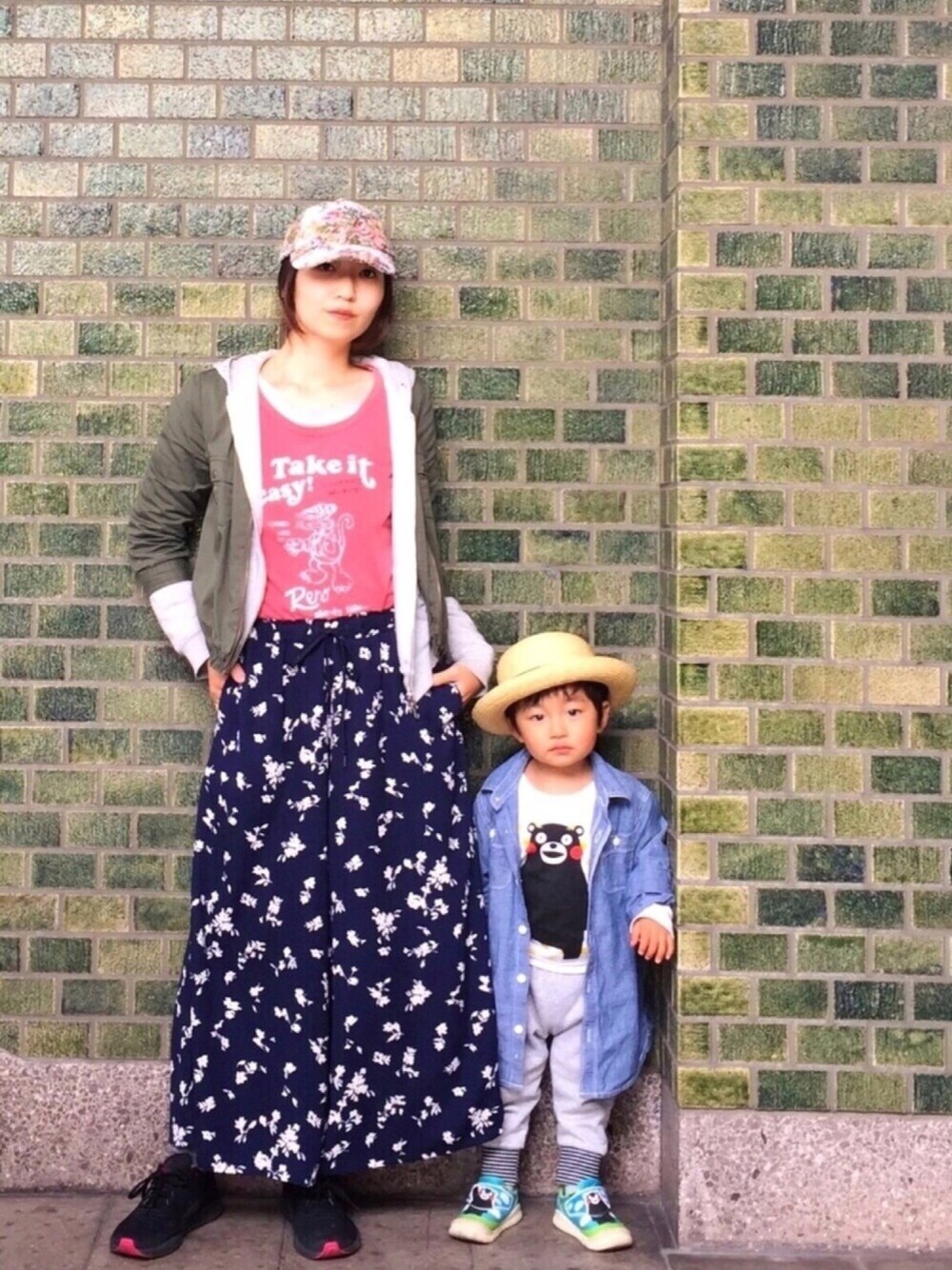 「休日スタイル、オトナカジュアル、親子コーデ、2歳、シンプル、夏、春、プチプラ、キッズコーデ、名前昭和部」｜「OZOCのゴブラン織りキャップ（キャップ、ホワイト系）」を使った、TARÖSUKEさん（レディース・161cm）の春コーディネートの1枚目の写真