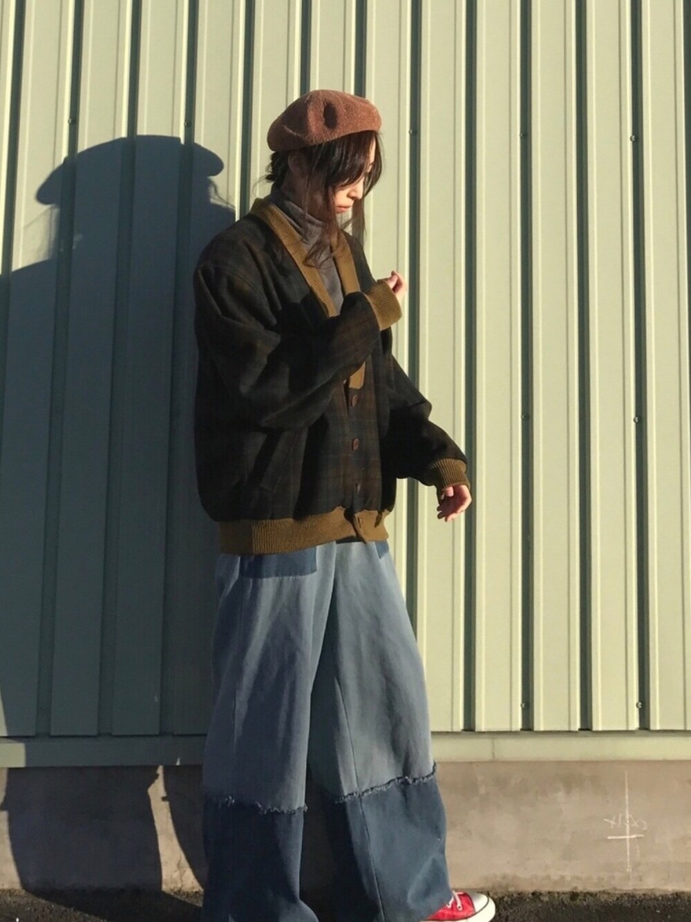 「セリーヌ、30年前のお洋服、休日スタイル、ベレー帽、アダルトおカワたん部、名前昭和部、スニーカー、オーバーサイズ、ベレー帽推奨委員会、ワイドデニム」｜「KBFのKBF サーモベレー（ハンチング/ベレー帽、ベージュ系）」を使った、TARÖSUKEさん（レディース・161cm）の冬コーディネートの1枚目の写真