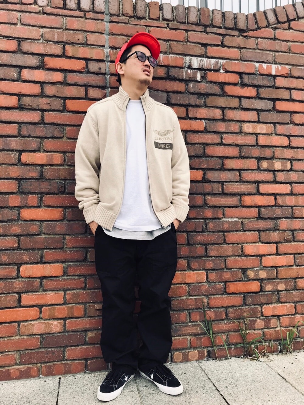 「秋のコーデ、大人カジュアル、カジュアル、レイヤードスタイル、コンバース、outfit、AVIREX、ootd、ニット、ニットカーディガン」｜「AVIREXのAVIREX/アヴィレックス/ 長袖 ジップアップ コットンニット/ LS ZIP UP COTTON KNIT（ニット/セーター、ホワイト系）」を使った、MASAYAさん（メンズ・165cm）の秋コーディネートの1枚目の写真
