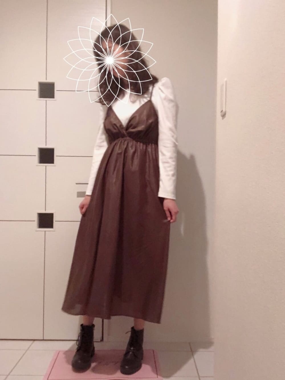 「秋コーデ、ブラウンコーデ、キャミワンピ、プチプラコーデ」｜「INGNIのラメシアーキャミ／ワンピース（ワンピース、ブラウン系）」を使った、ちぇるさん（レディース・165cm）の秋コーディネートの1枚目の写真