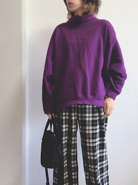 「パープル×黒」｜「アイテム（スウェット）」を使った、バタ子さん（レディース・165cm）の冬コーディネート
