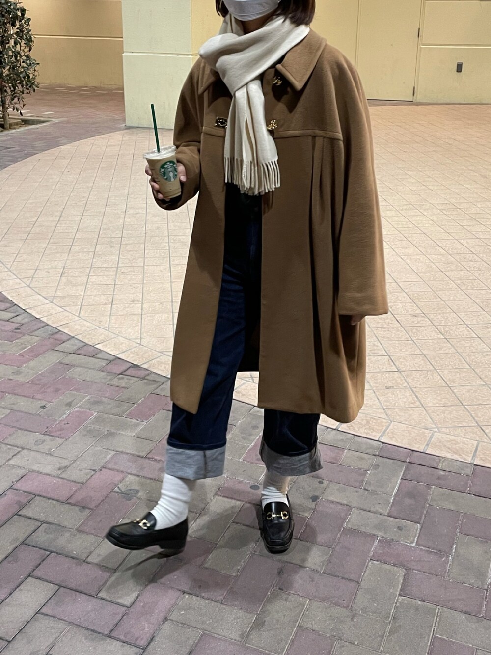 「シンプル、カジュアルコーデ、春カラー、ビッグシルエット、はるコーデ」｜「MOUSSYのJW OW Tapered（デニムパンツ、ブルー系）」を使った、yyyさん（レディース・155cm）の春コーディネートの1枚目の写真
