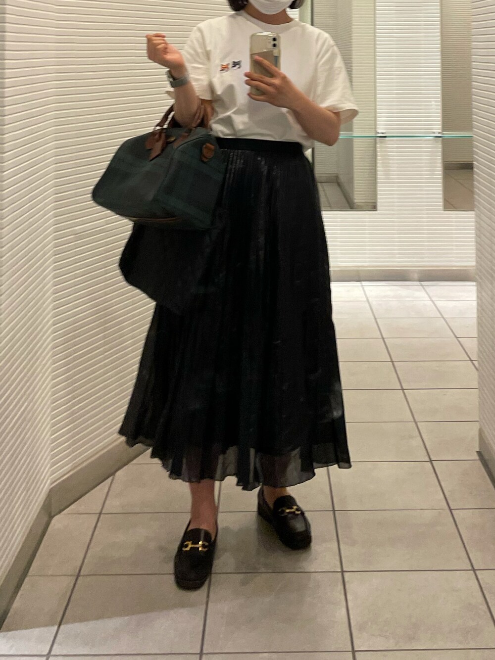 「カジュアルコーデ、夏コーデ、大人コーデ、きれいめカジュアル、ootd、ラフ、オトナカジュアル、今日のコーデ、白Tシャツ」｜「BEAUTY&YOUTH UNITED ARROWSのアイテム（スカート、ブラック系）」を使った、yyyさん（レディース・155cm）の夏コーディネートの1枚目の写真