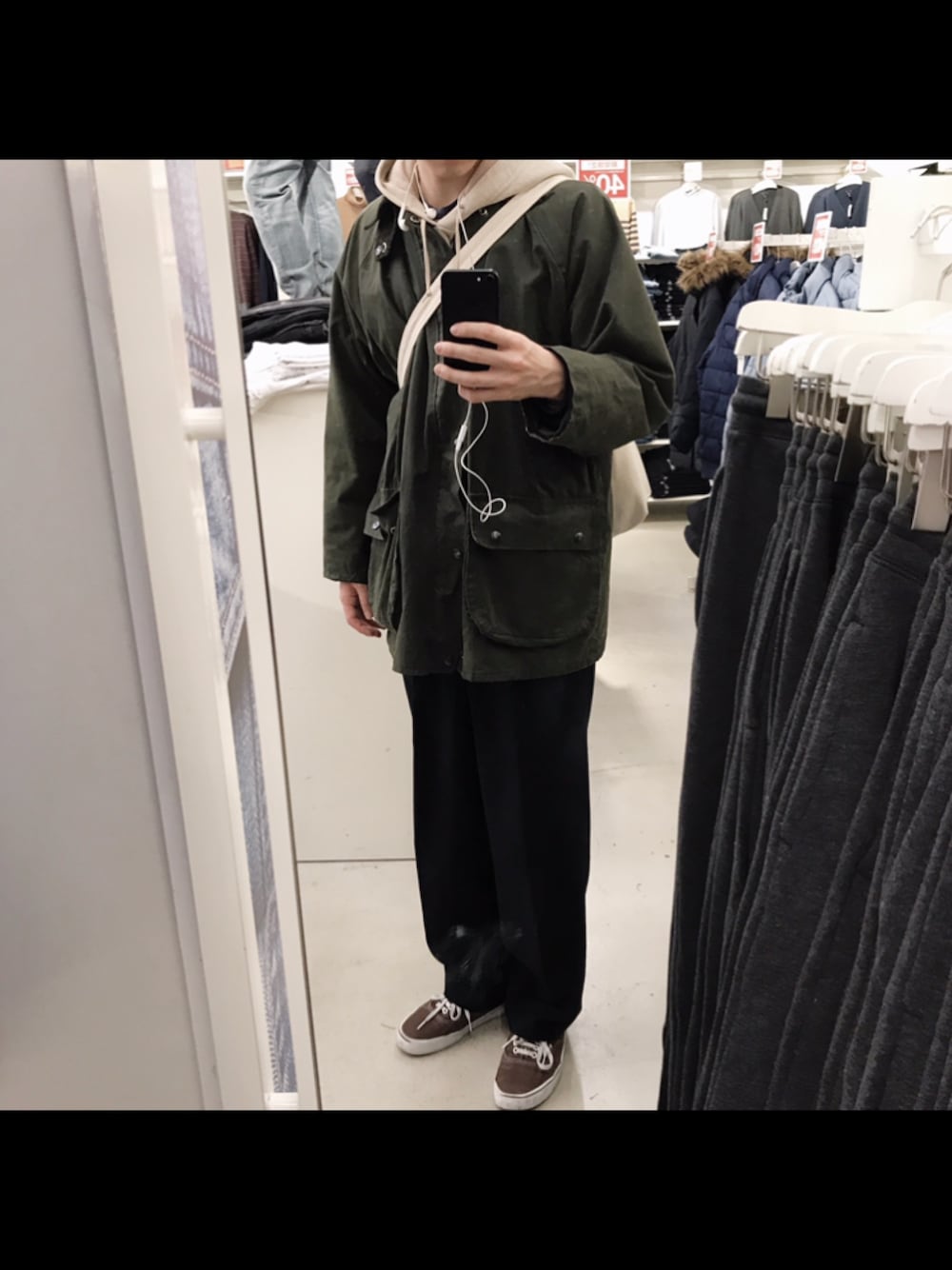 「オイルドジャケット、ナイキ、パーカー、ベージュ、オーセンティック、バンズ、古着、古着好きな人と繋がりたい」｜「usedのアイテム（ジャケット/アウター、グリーン系）」を使った、koutaさん（メンズ・173cm）の冬コーディネートの1枚目の写真