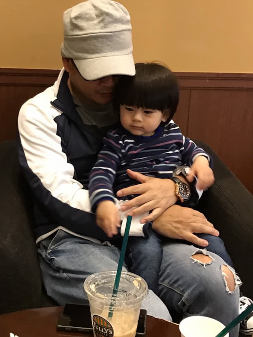 「ZARAのアイテム（デニムパンツ、ブルー系）」を使った、allen hiramaさん（メンズ・172cm）の春コーディネートの1枚目の写真