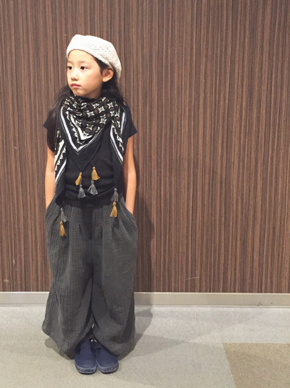 「キッズファッション、おんなのこ、ootd、kids、ガウチョパンツ、ZARA、韓国ファッション、韓国ブランド、韓国子供服、ブラック」｜「韓国子供服のアイテム（パンツ、グレー系）」を使った、minasaraさん（キッズ・128cm）の冬コーディネートの1枚目の写真