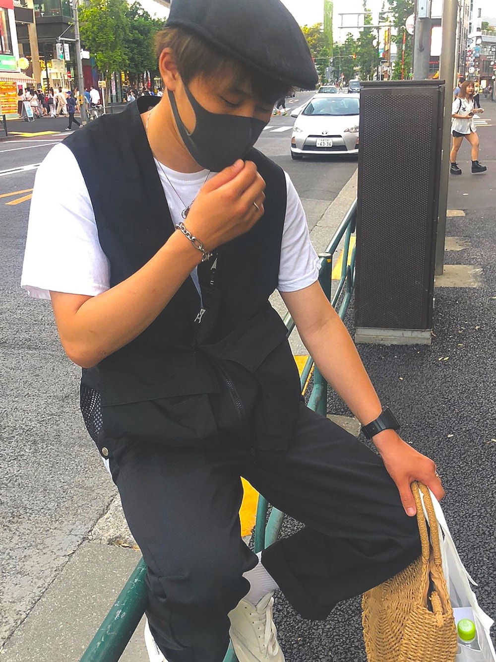 「JOURNAL STANDARDのアイテム（ベスト、ブラック系）」を使った、MINATOさん（メンズ・168cm）の夏コーディネートの1枚目の写真