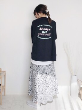 「バックロゴ」｜「アイテム（スウェット）」を使った、ひぃちゃんさん（レディース・163cm）の春コーディネート
