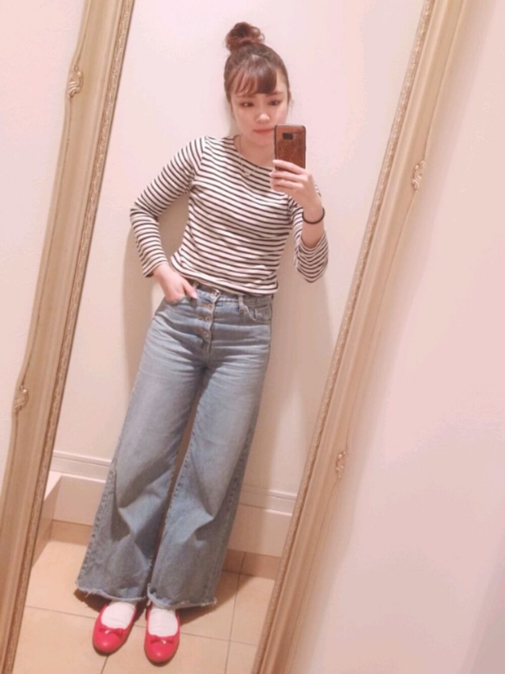 「ボーダートップス、シンプルコーデ、ワイドパンツ、大人ガーリー」｜「NUOVOのアイテム（バレエシューズ、レッド系）」を使った、HAZUKIさん（レディース・157cm）の春コーディネートの1枚目の写真