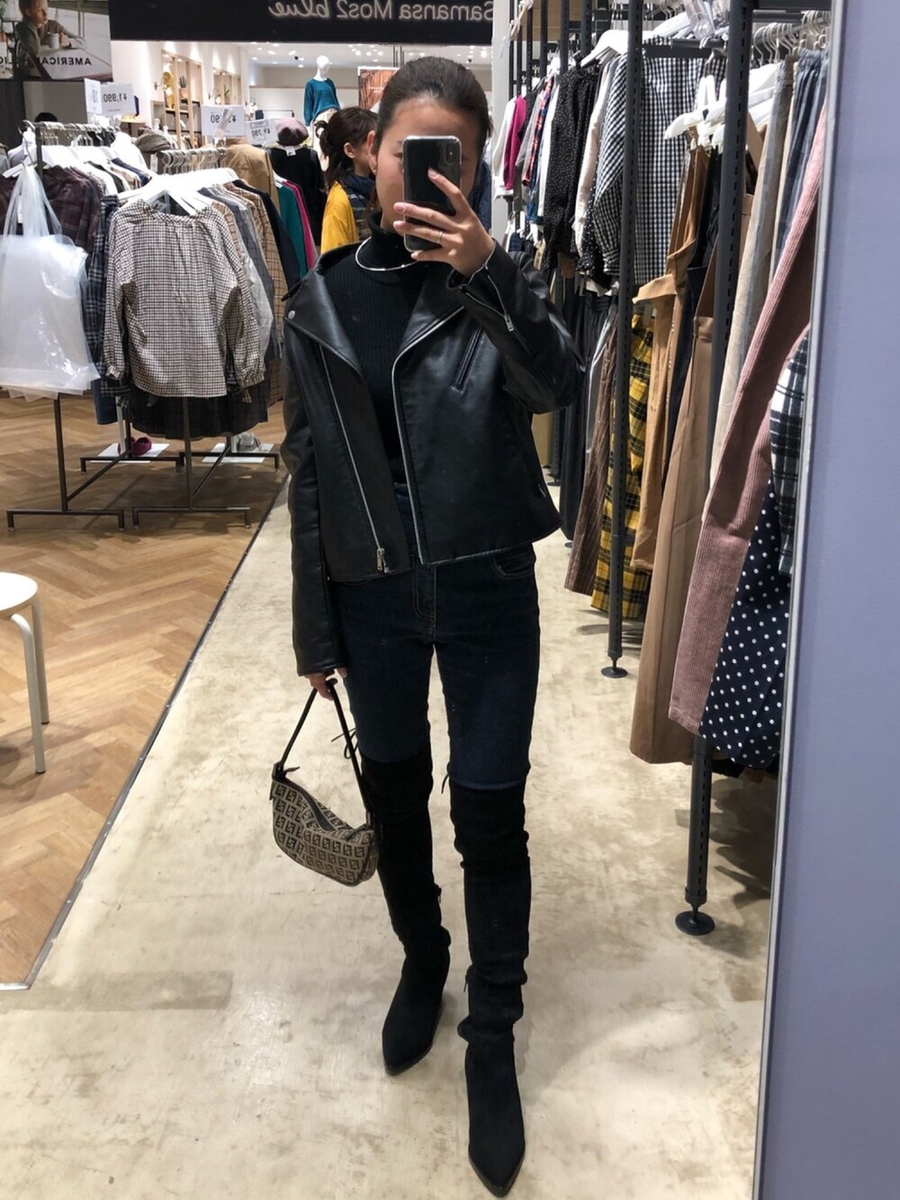 「FENDI、UNIQLO、EMODA、ニーハイブーツ、fashion、ライダースジャケット、ライダース、デニムパンツ」｜「EMODAのアイテム（ブーツ、ブラック系）」を使った、ピカリンさん（レディース・156cm）の秋コーディネートの1枚目の写真