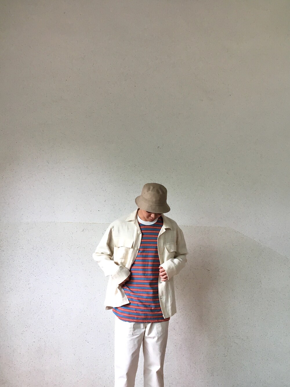 「ootd、outfit、summer、casual、hat、white、linen、ohotoro、dohzoh、daily look」｜「DOHZOHのアイテム（テーラードジャケット、ベージュ系）」を使った、byoungil Leeさん（メンズ・184cm）の春コーディネートの1枚目の写真