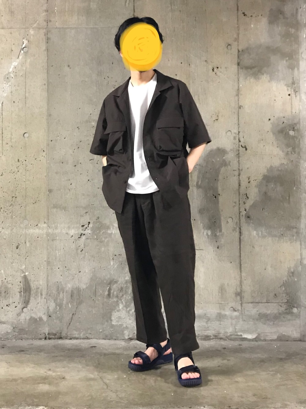 「今日のコーデ、オトナカジュアル、夏だ！Tシャツ着よう！、休日スタイル、シンプルコーデ、大人コーデ、サンダルコーデ、summer」｜「URBAN RESEARCHのKevlar OPEN COLLAR SHIRTS（シャツ/ブラウス、ブラウン系）」を使った、コウイチさん（メンズ・168cm）の夏コーディネートの1枚目の写真