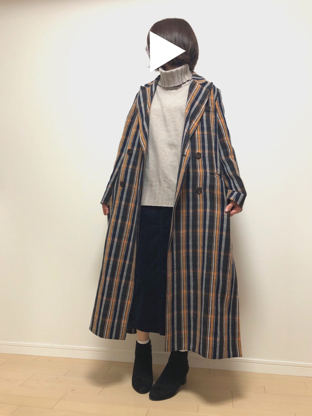 「カジュアルコーデ、コート、秋冬コーデ、タートルネック、チェック、ショートブーツ、zucca、ロングコート」｜「LOWRYS FARMのタートル＆タイトスカート/SETUP　855007（ワンピース、ベージュ系）」を使った、nanaさん（レディース・164cm）の冬コーディネートの1枚目の写真