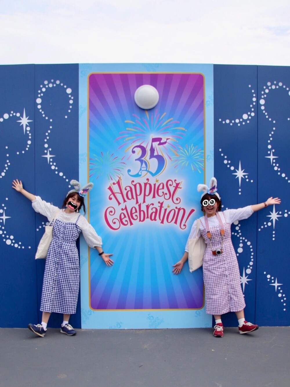 「ディズニー、ディズニーコーデ、おそろいコーデ、リンクコーデ、ミッキー、チェックワンピース、イースター、うさぎ」｜「PAGEBOYのレースボリュームブラウス（シャツ/ブラウス、ホワイト系）」を使った、U.kiさん（レディース・158cm）の夏コーディネートの1枚目の写真