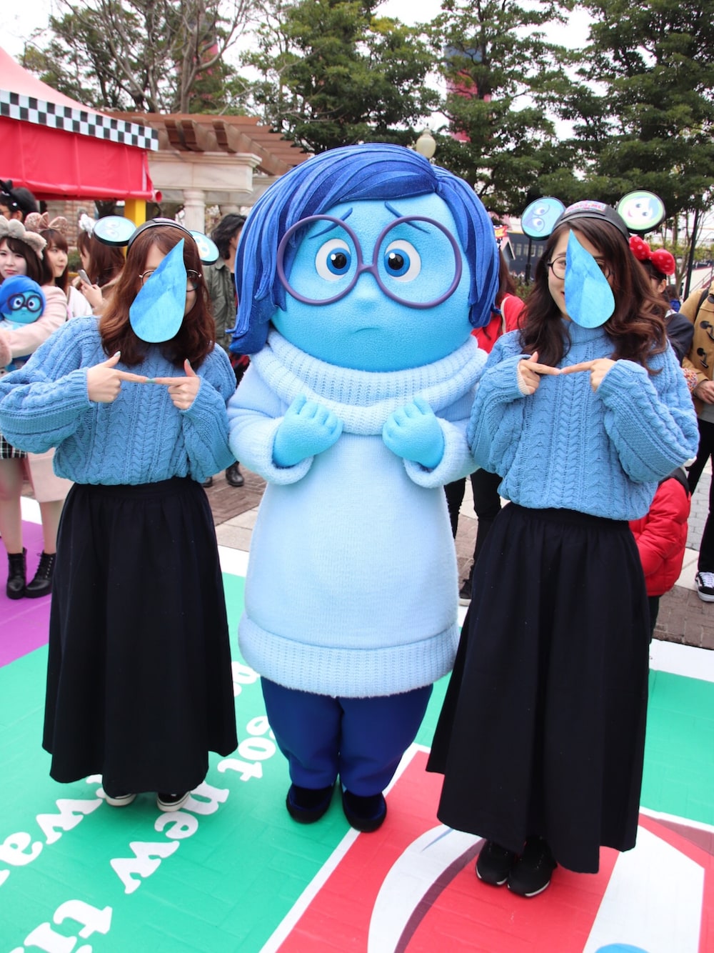 「ディズニー、ディズニーコーデ、ディズニーシー、ディズニーバウンド、カナシミバウンド、ピクサー」｜「URBAN RESEARCH Sonny Labelのモールケーブル袖ボリュームプルオーバー（ニット/セーター、ブルー系）」を使った、U.kiさん（レディース・158cm）の春コーディネートの1枚目の写真