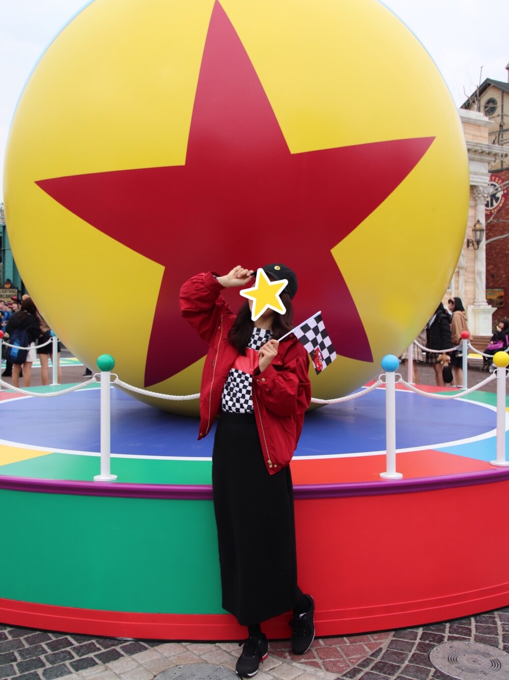 「ディズニー、ディズニーコーデ、ディズニーシー、ディズニーバウンド、ピクサー、カーズバウンド」｜「andmeの起毛 リブニットソー タイトスカート ウエストゴム（スカート、ブラック系）」を使った、U.kiさん（レディース・158cm）の春コーディネートの1枚目の写真