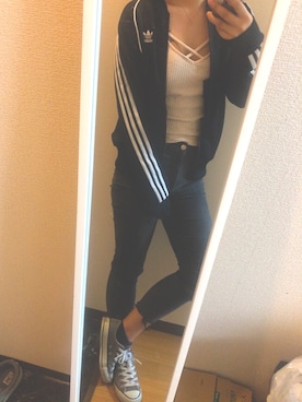 「adidas（アディダス）のadidas（アディダス）SST TRACK TOP（パーカー、ブラック系）」を使った、M i k iさん（レディース）の秋コーディネート