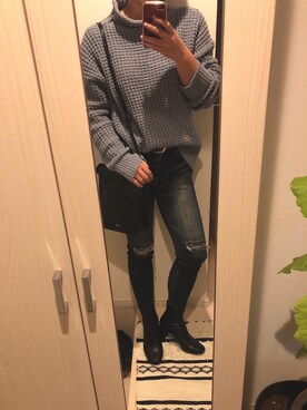 「American Eagle（アメリカンイーグル）のアイテム（ニット/セーター、ブルー系）」を使った、M i k iさん（レディース）の冬コーディネート