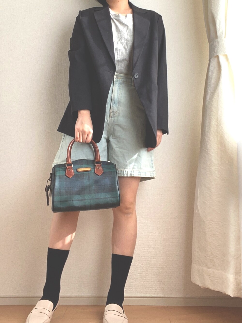 「休日スタイル、オトナ女子、オトナカジュアル、ジャケットスタイル、ハーフパンツ、デニムパンツ、プチプラ、ラルフローレン、おしゃれさんと繋がりたい」｜「UNIQLOのアイテム（テーラードジャケット、ブラック系）」を使った、みーたん🌙🤍さん（レディース・164cm）の春コーディネートの1枚目の写真