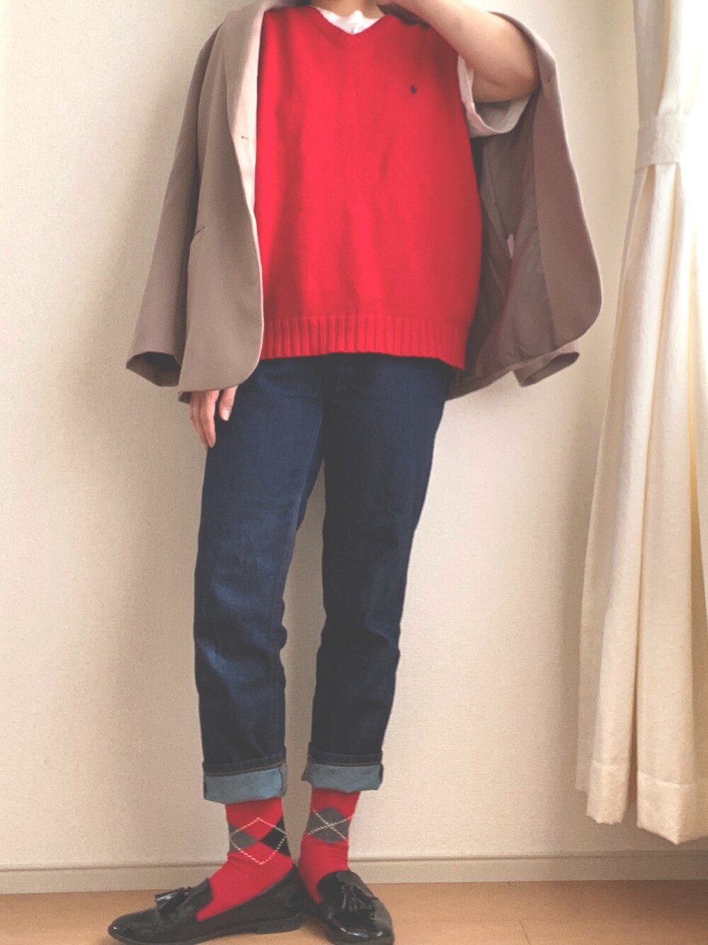 「大人コーデ、ジャケットスタイル、ベスト、ラルフローレン、赤コーデ、白Tシャツ、おしゃれさんと繋がりたい、デニムパンツ、ジャネット」｜「POLO RALPH LAURENのアイテム（ベスト、レッド系）」を使った、みーたん🌙🤍さん（レディース・164cm）の春コーディネートの1枚目の写真