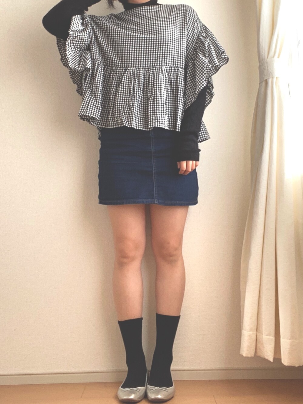 「春カラー、休日スタイル、リラックススタイル、ブラックコーデ、おしゃれさんと繋がりたい、ギンガムチェック、デニム、バレエシューズ、春コーデ、ブラウス」｜「SM2のアイテム（シャツ/ブラウス、ブラック系）」を使った、みーたん🌙🤍さん（レディース・164cm）の春コーディネートの1枚目の写真