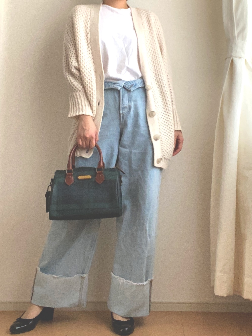 「春コーデ、今日のコーデ、オトナカジュアル、ZARA、ザラジョ、おしゃれさんと繋がりたい、ラルフローレン、白Tシャツ、デニム、カーディガン」｜「OLD NAVYのアイテム（カーディガン/ボレロ、ホワイト系）」を使った、みーたん🌙🤍さん（レディース・164cm）の春コーディネートの1枚目の写真