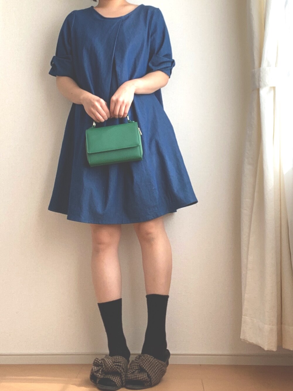 「シンプルコーデ、ootd、春コーデ、ワンピース、リボン、デニムワンピース、お洒落さんとつながりたい、休日コーデ、カジュアルコーデ、大人カジュアル」｜「AS KNOW AS PINKYの袖おりぼんきちんとＯＰ♪【ワンピース】（ワンピース、ブルー系）」を使った、みーたん🌙🤍さん（レディース・164cm）の春コーディネートの1枚目の写真