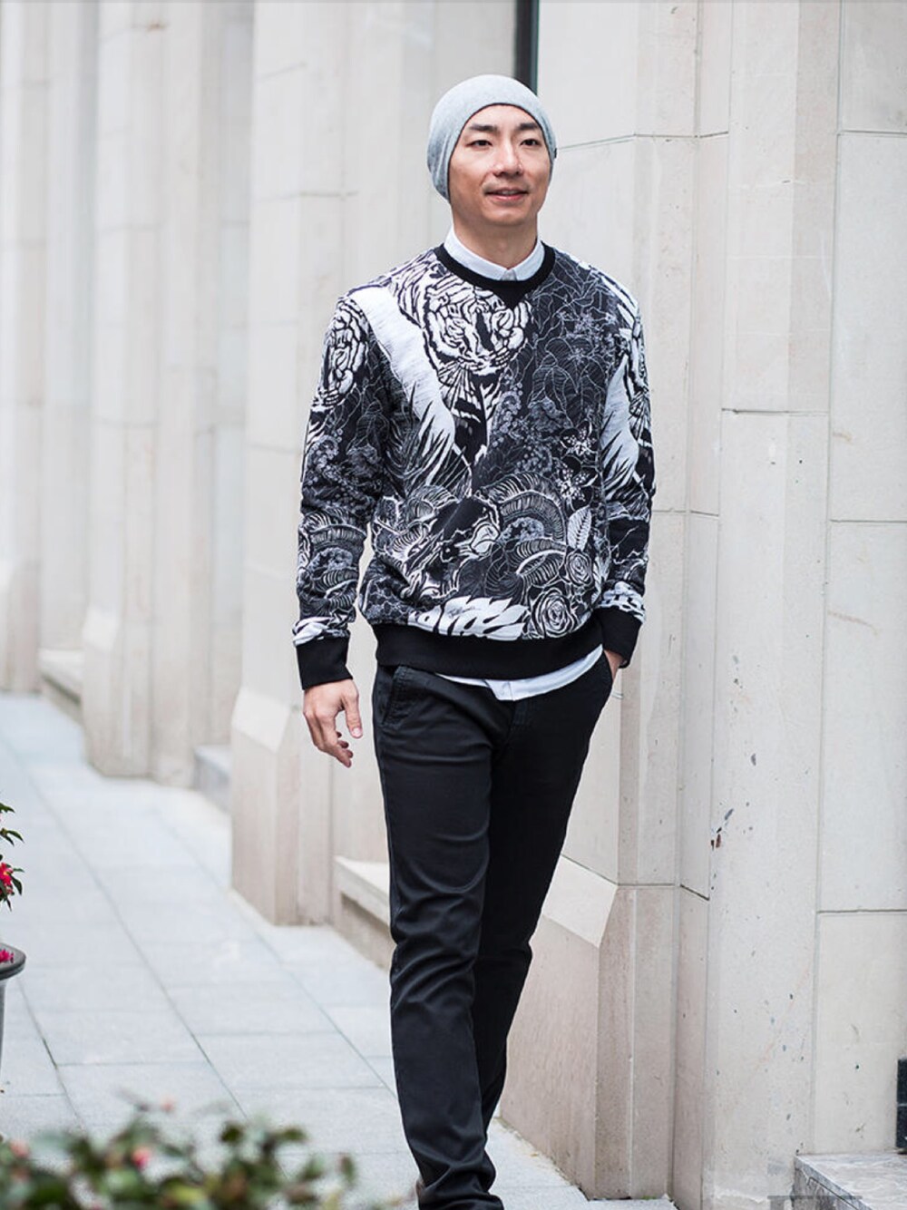 「date style♡、weekend、casual」｜「Just Cavalliのアイテム（スウェット、シルバー系）」を使った、Jasonさん（メンズ・166cm）の春コーディネートの1枚目の写真