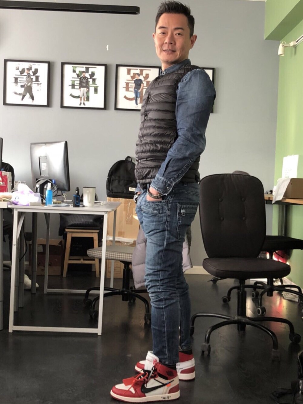 「menswear、mens fashion、第五系」｜「BALMAIN HOMMEのアイテム（デニムパンツ、ブルー系）」を使った、Jasonさん（メンズ・166cm）の秋コーディネートの1枚目の写真