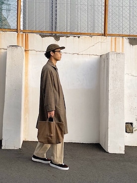 「OLIVER PEOPLES」｜「アイテム（トレンチコート）」を使った、ともやさん（メンズ・177cm）の冬コーディネート