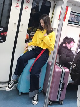 「Mo&Co.（モーアンドコー）のアイテム（チノパンツ）」を使った、孤独又灿烂的小宸子さん（レディース・171cm）の冬コーディネート