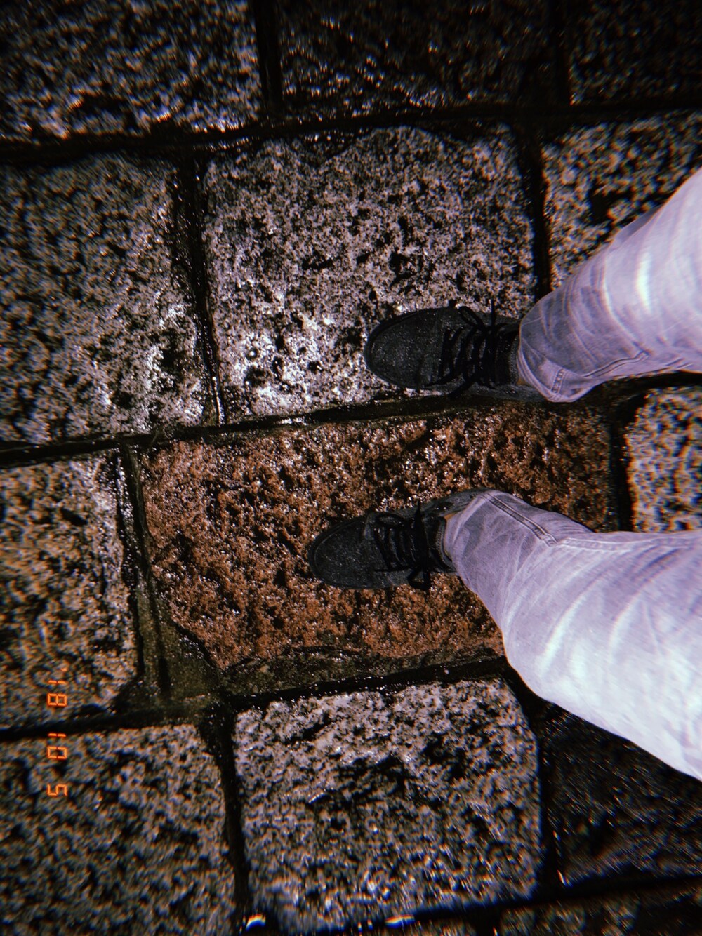 「休日スタイル、黒、雨の日コーデ、モノトーン」｜「VANSのアイテム（スニーカー、ブラック系）」を使った、foolさん（メンズ・173cm）の秋コーディネートの1枚目の写真