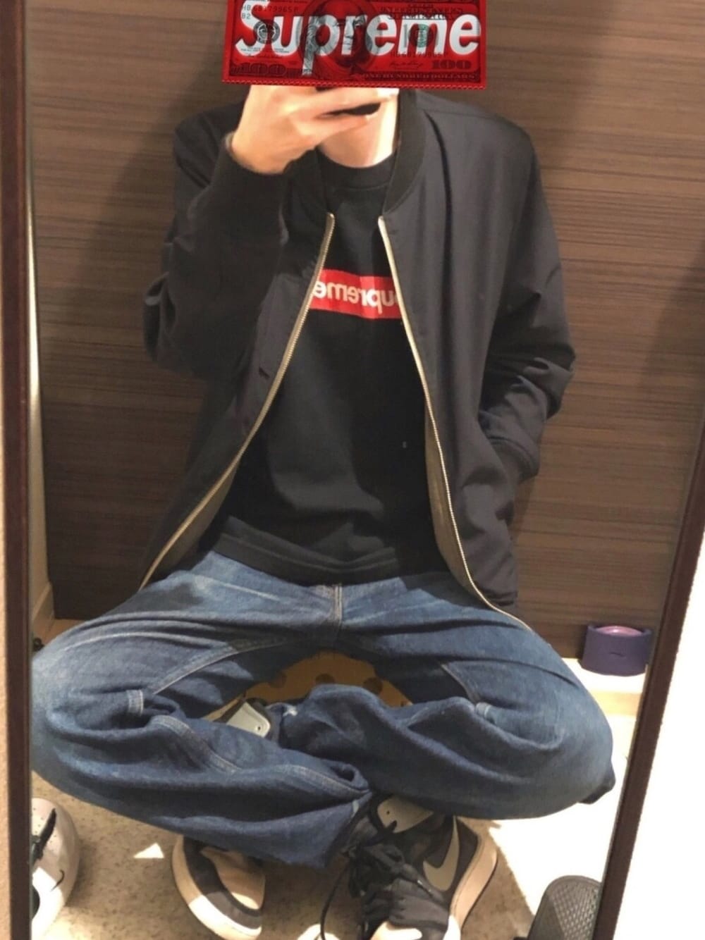「シンプルコーデ、黒、スニーカー、ストリート、秋コーデ、今日のコーデ、supreme、NIKE、MA-1、nano・universe」｜「Supreme のアイテム（Tシャツ/カットソー、ブラック系）」を使った、しょさん（メンズ・169cm）の秋コーディネートの1枚目の写真