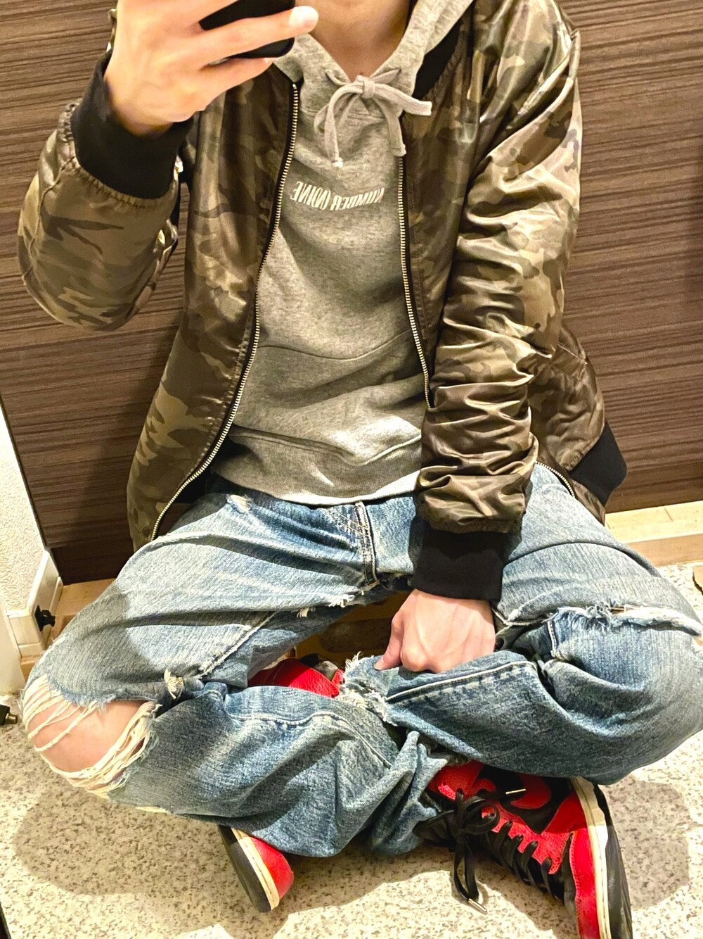 「シンプル、カジュアルコーデ、ストリート、冬コーデ、スニーカーコーデ、パーカー、NIKE、nano・universe、NUMBER (N)INE、MA-1」｜「NUMBER (N)INEのアイテム（パーカー、グレー系）」を使った、しょさん（メンズ・169cm）の秋コーディネートの1枚目の写真