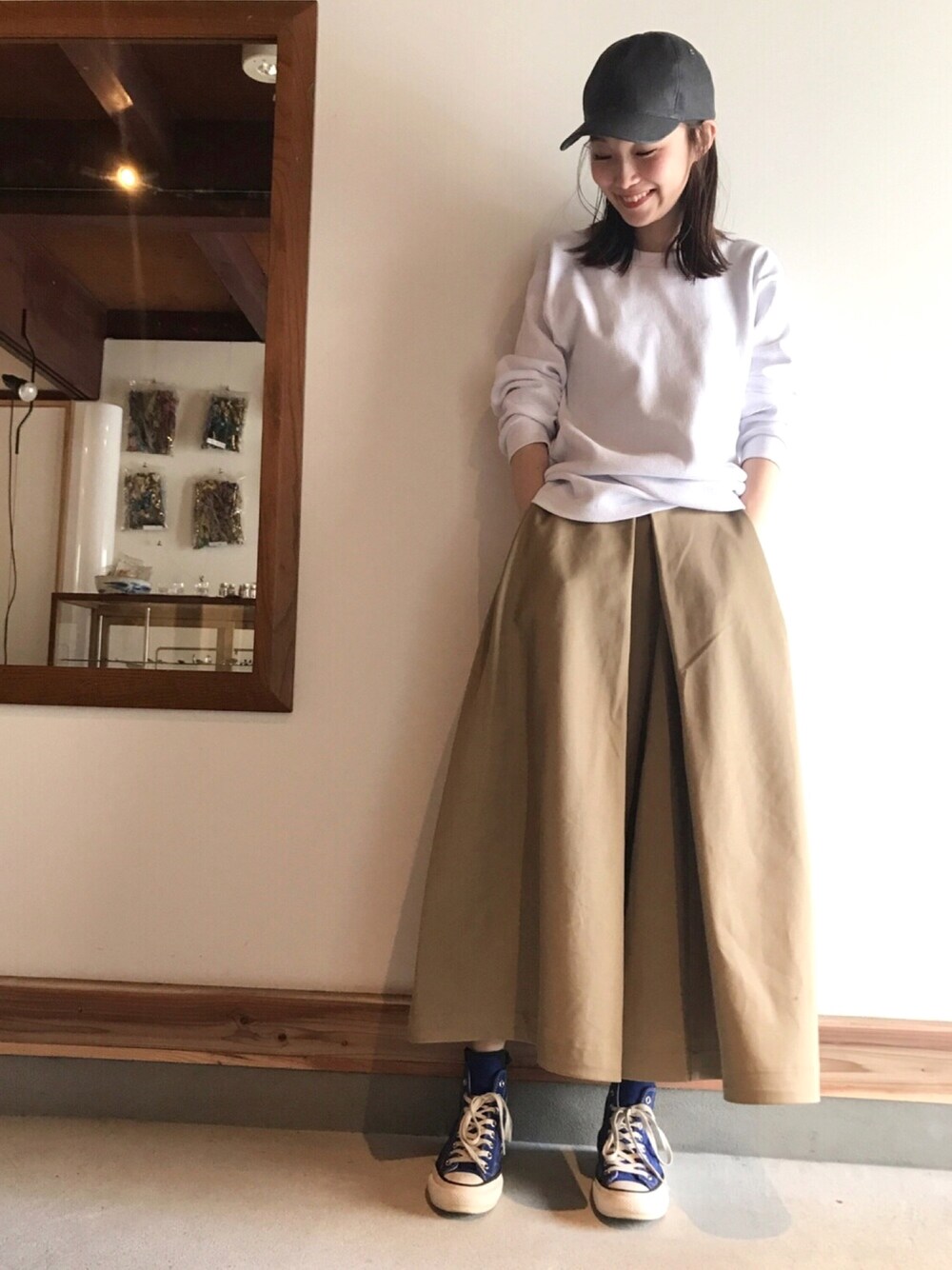 「カジュアル、夏コーデ、converse、streetstyle、アメカジ、フレアスカート、キャップ、サーマル」｜「PRO-TAGのアイテム（Tシャツ/カットソー、ホワイト系）」を使った、mioさん（レディース・166cm）の春コーディネートの1枚目の写真
