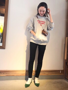 「Acne Studios（アクネストゥディオズ）のACNE STUDIOS SKIN 5 BLACK（デニムパンツ）」を使った、mioさん（レディース・166cm）の冬コーディネート