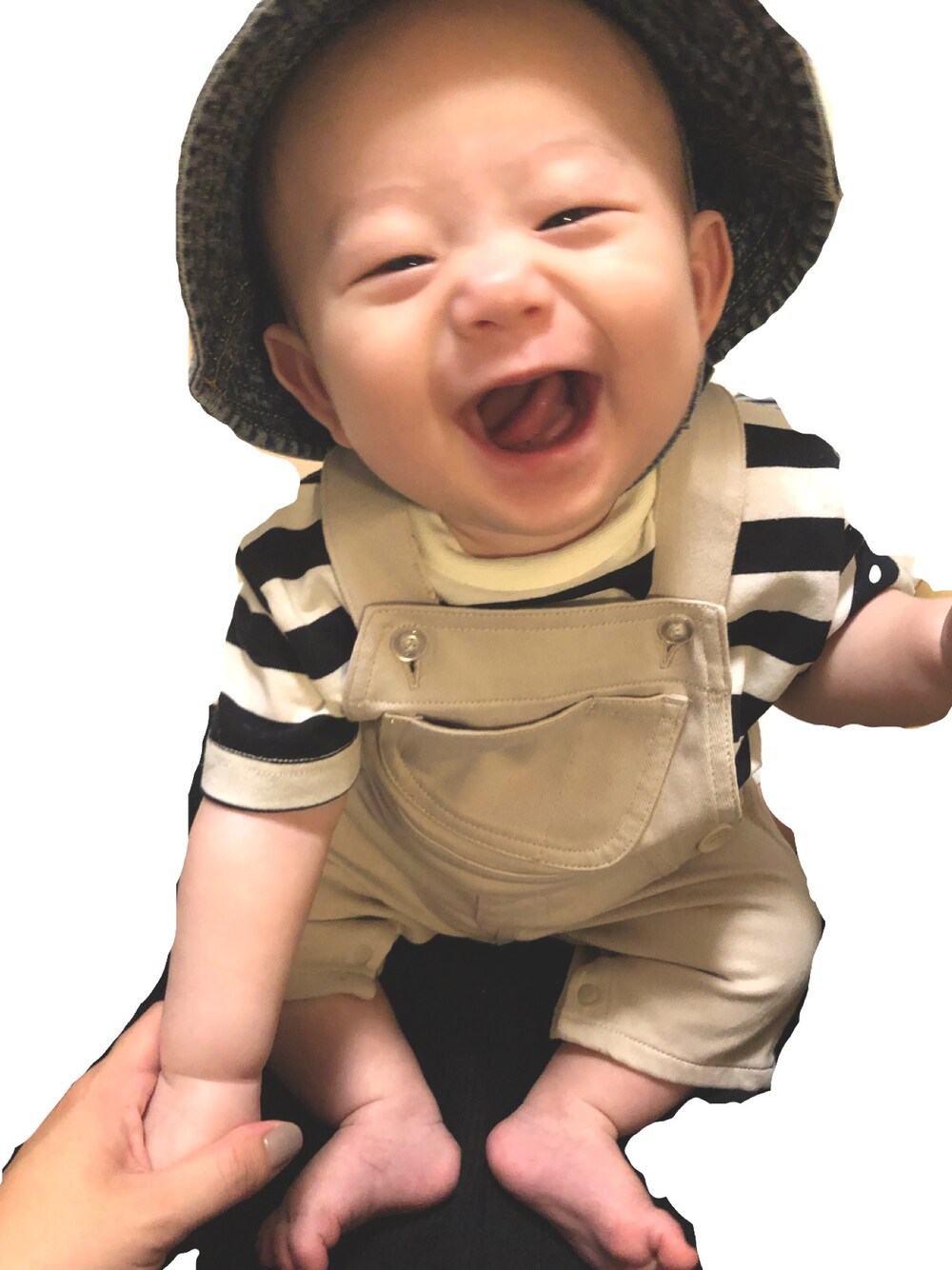 「男の子、カジュアル、ボーダー、キッズコーデ、ベビーコーデ、バケットハット、サロペット、生後6ヶ月」｜「無印良品のアイテム（サロペット/オーバーオール、ベージュ系）」を使った、icchan☺︎さん（キッズ・70cm）の夏コーディネートの1枚目の写真