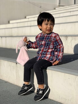 「H&M（エイチ・アンド・エム）のアイテム（シャツ/ブラウス、レッド系）」を使った、Reiさん（キッズ）の秋コーディネート