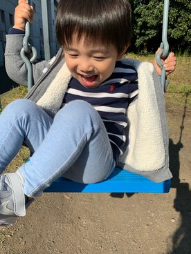 「UNIQLO（ユニクロ）のアイテム（デニムパンツ、ブルー系）」を使った、Reiさん（キッズ）の夏コーディネート